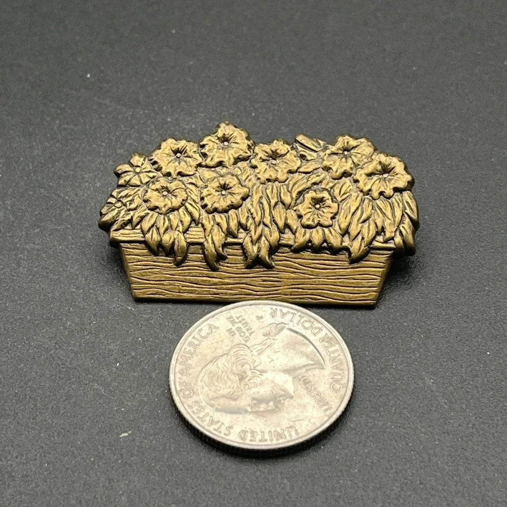 Window Planter Box‎ Flowers Bronze Tone Lapel Hat Pin